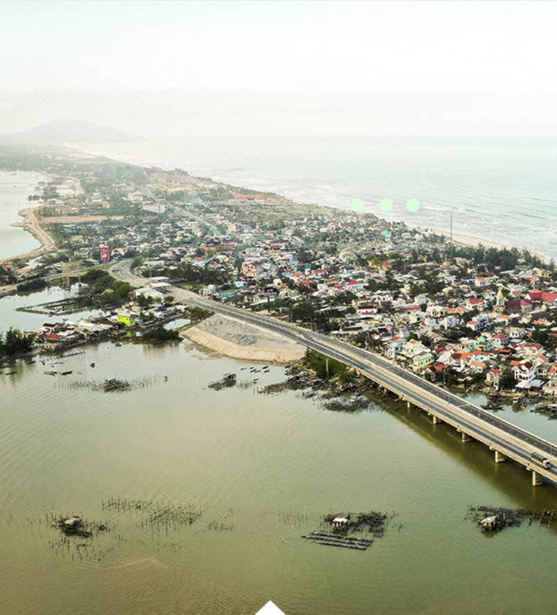 The narrow Lang Co Area is located between Lap An Swamp and the sea. – Photo: Tan Luc/Tuoi Tre
