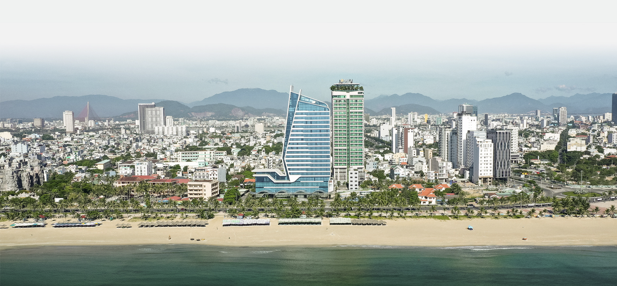 My Khe Beach in Da Nang City turns emerald in spring.  – Photo: Tan Luc/Tuoi Tre