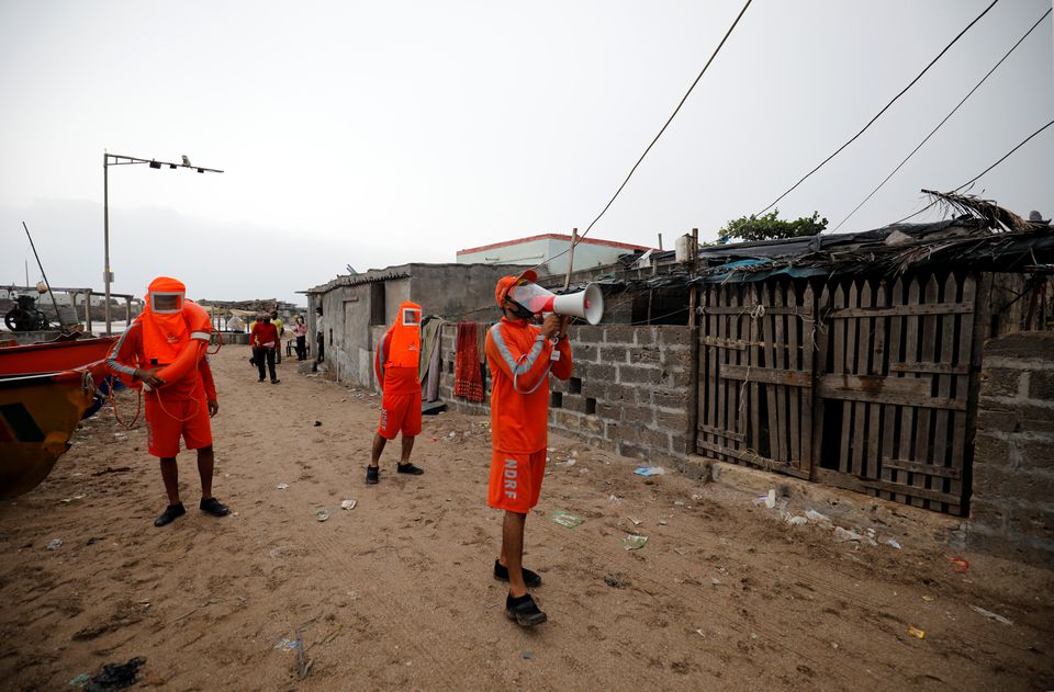 A member of the National Disaster Response Force (NDRF) uses a megaphone to appeal to residents to move to safer place ahead of Cyclone Tauktae in Veraval in the western state of Gujarat, India, May 17, 2021. Photo: Reuters