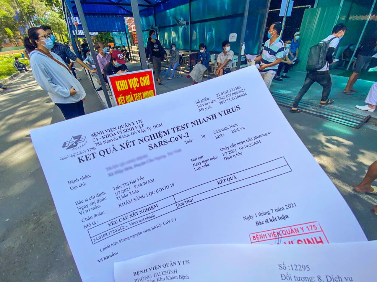 A document shows that a person has tested negative for COVID-19 at 175 Military Hospital in Go Vap District, Ho Chi Minh City. Photo: Quang Dinh / Tuoi Tre