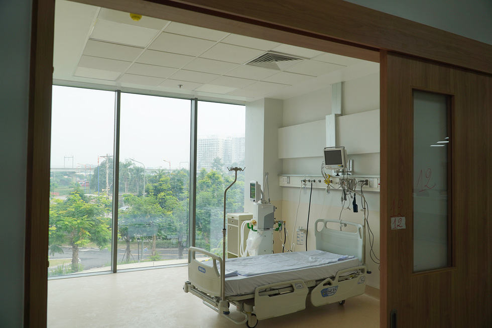 This image shows a well-equipped bed at the Emergency Resuscitation Hospital in Ho Chi Minh City. Photo: An My / Tuoi Tre