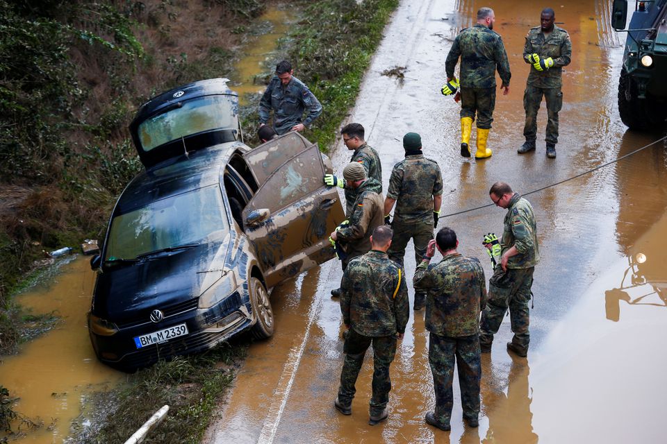 Members of the Bundeswehr forces recover a vehicle stuck on the road following heavy rainfalls in Erftstadt-Blessem, Germany, July 17, 2021. Photo: Reuters