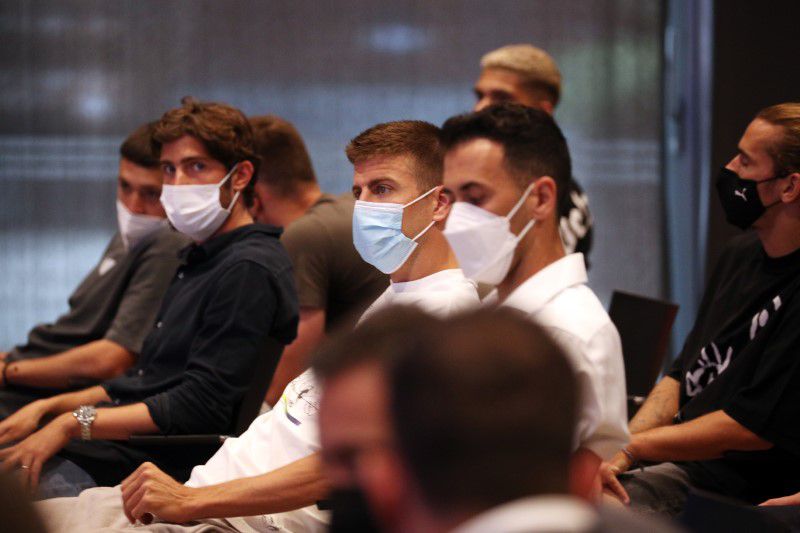 Soccer Football - Lionel Messi holds an FC Barcelona press conference - 1899 Auditorium, Camp Nou, Barcelona, Spain - August 8, 2021 Barcelona's Gerard Pique, Sergio Busquets, Antoine Griezmann and teammates await the arrival of Lionel Messi before the press conference. Photo: Reuters