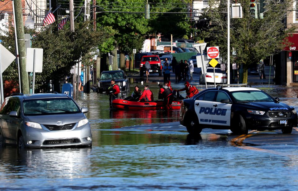 First responders pull local residents in a boat as they perform rescues of people trapped by floodwaters after the remnants of Tropical Storm Ida brought drenching rain, flash floods and tornadoes to parts of the northeast in Mamaroneck, New York, U.S., September 2, 2021. Photo: Reuters
