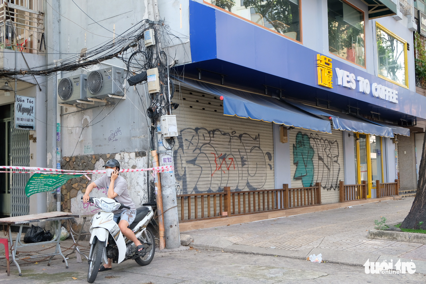 A coffee shop remains closed in Ho Chi Minh City, September 9, 2021. Photo: Bong Mai / Tuoi Tre