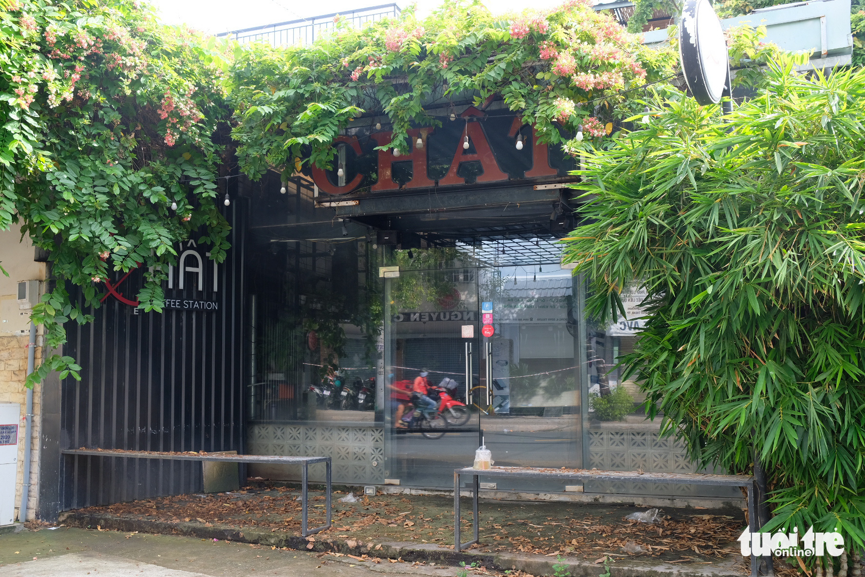 A coffee shop remains closed in Ho Chi Minh City, September 9, 2021. Photo: Bong Mai / Tuoi Tre