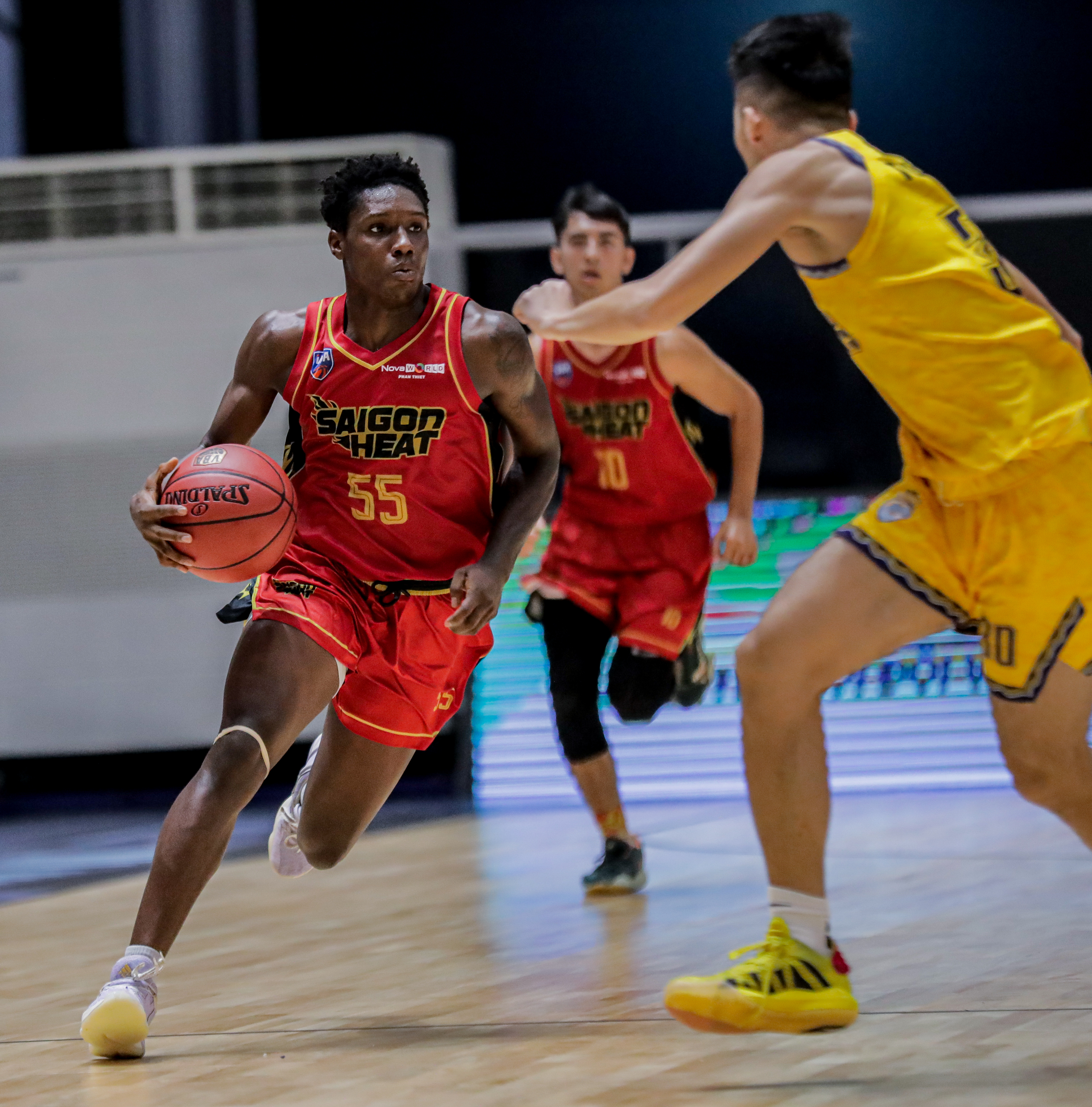 Saigon Heat’s Daquan Bracey (L). Photo: VBA
