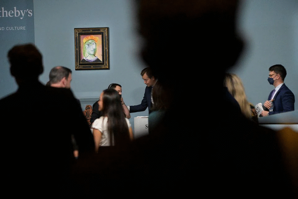 Picasso painting held in private collection sells for $31 million at Paris auction - Ảnh 1.