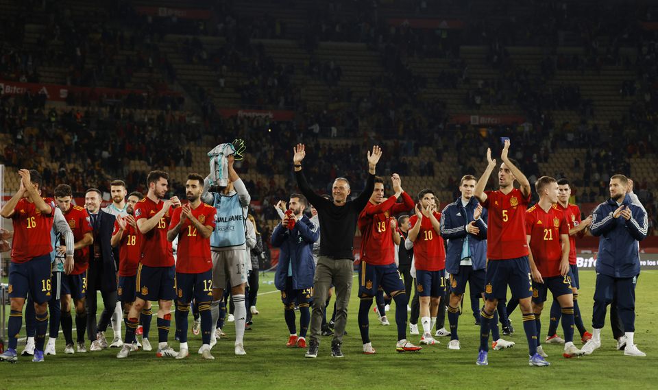 Soccer Football - World Cup - UEFA Qualifiers - Group B - Spain v Sweden - Estadio de La Cartuja, Seville, Spain - November 14, 2021 Spain coach Luis Enrique celebrates with his players as Spain qualify for the Qatar 2022 World Cup. Photo: Reuters