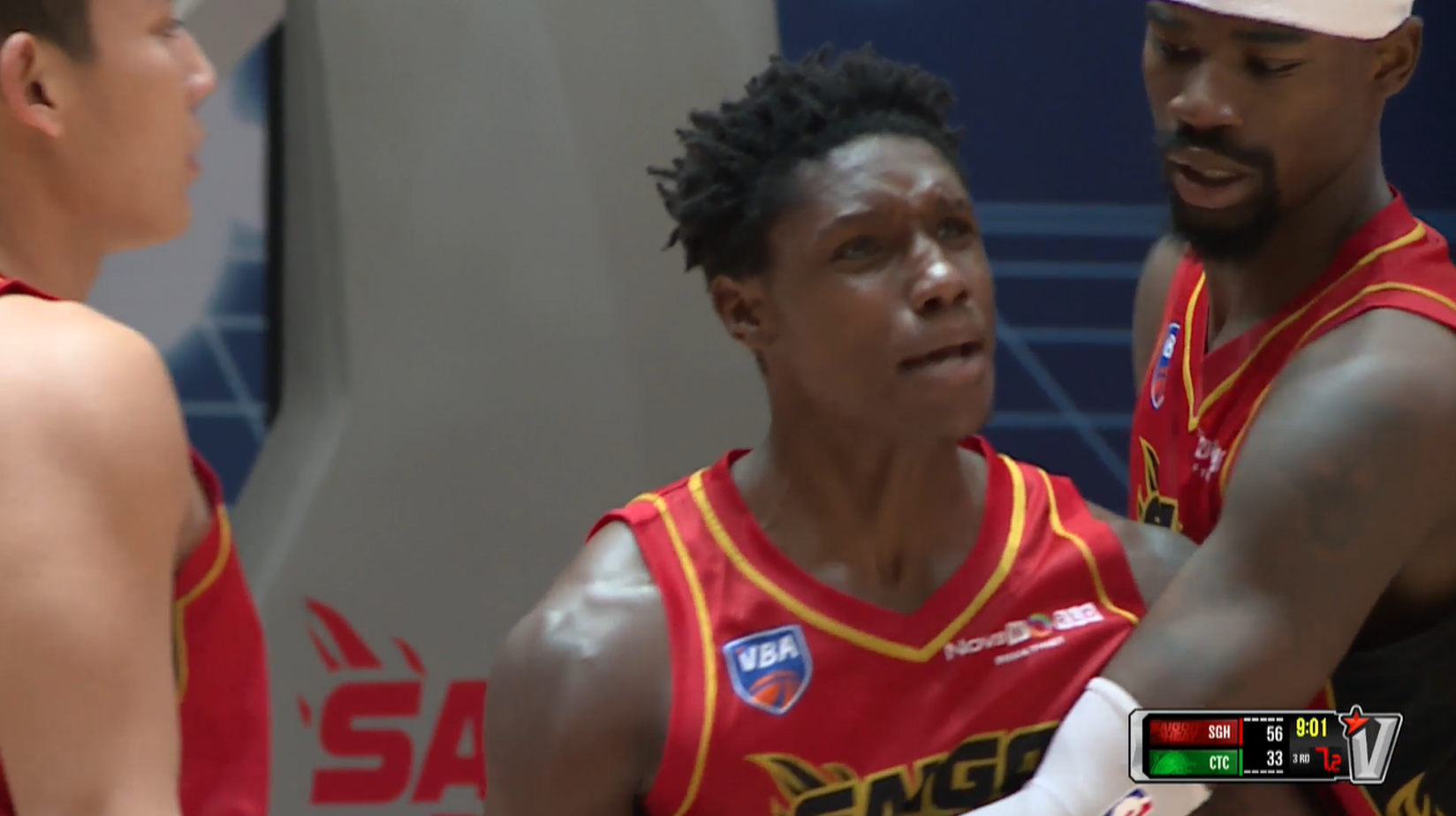 Daquan Bracey of Saigon Heat reacts to the referee’s decision. Photo: VBA