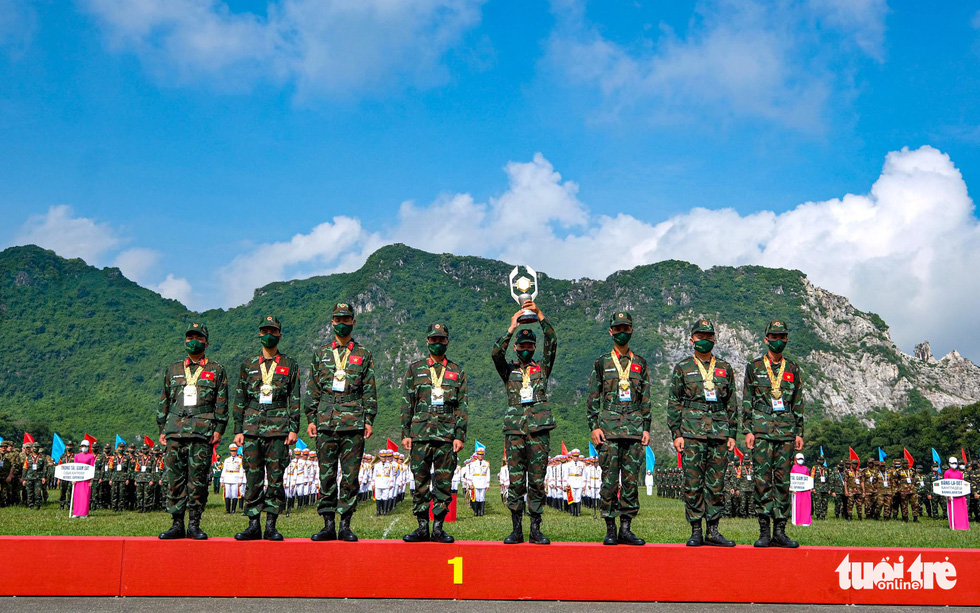 Vietnam’s sniper team lift a trophy after winning the gold medal in the Sniper Frontier competition at the 2021 Army Games in Hanoi, Vietnam in September 2021. Photo: Nam Tran / Tuoi Tre