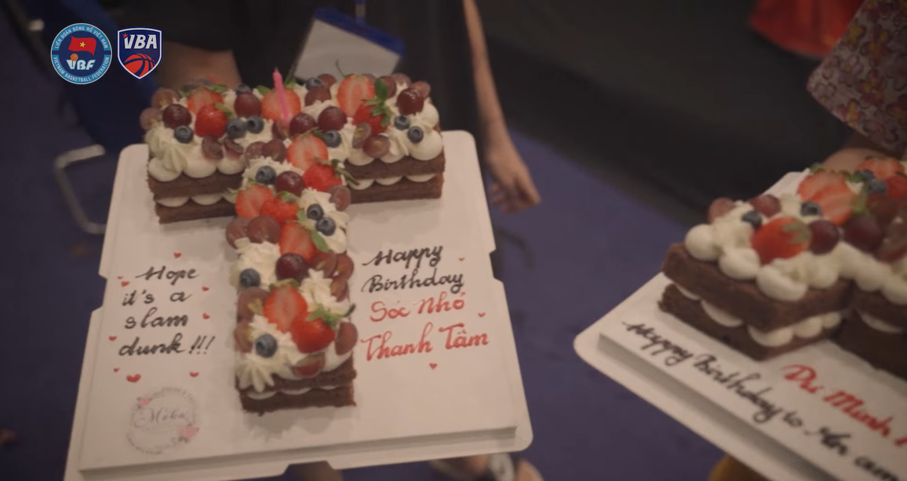 Members of the Vietnamese national basketball team throw a birthday party for Huynh Thanh Tam and Du Minh An. Photo: VBA