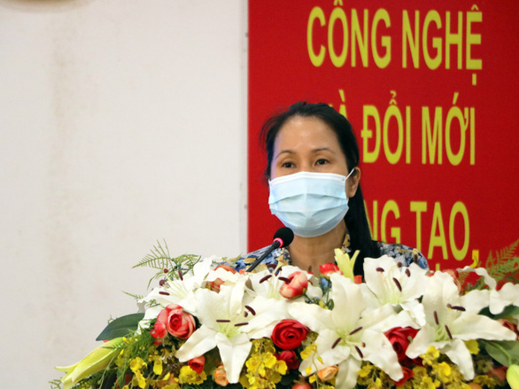 Chu Van Hai, deputy director of the Ho Chi Minh City Department of Science and Technology, delivers a speech at the closing ceremony summarizing Ho Chi Minh city’s major activities and proposing plans for this year on January 14, 2022. Photo: T.Nhan / Tuoi Tre