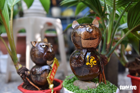 Single tiger models feature various emotional expressions.