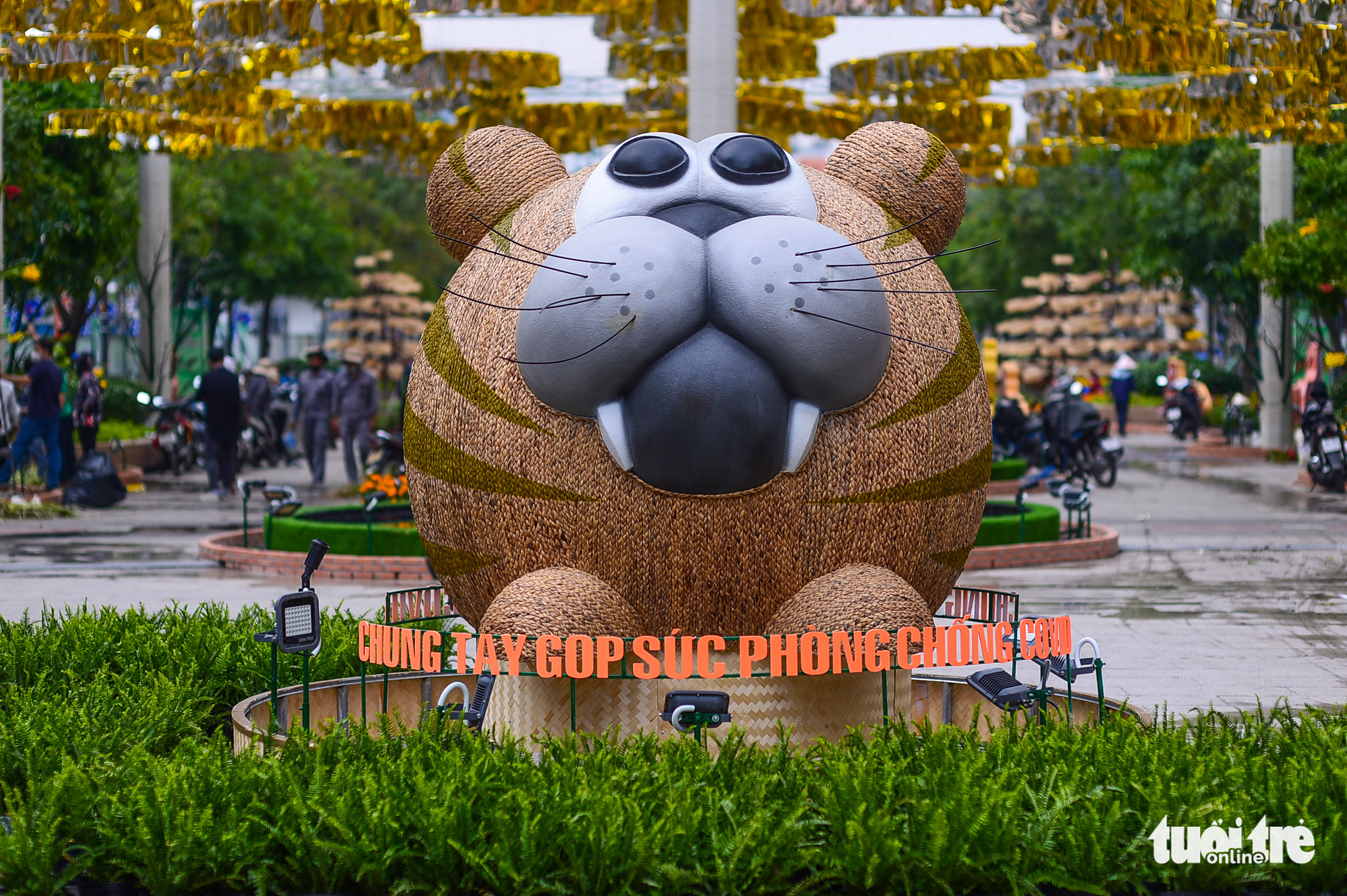 A tiger statue at Nguyen Hue Flower Street in Ho Chi Minh City, January 26, 2022. Photo: Quang Dinh / Tuoi Tre