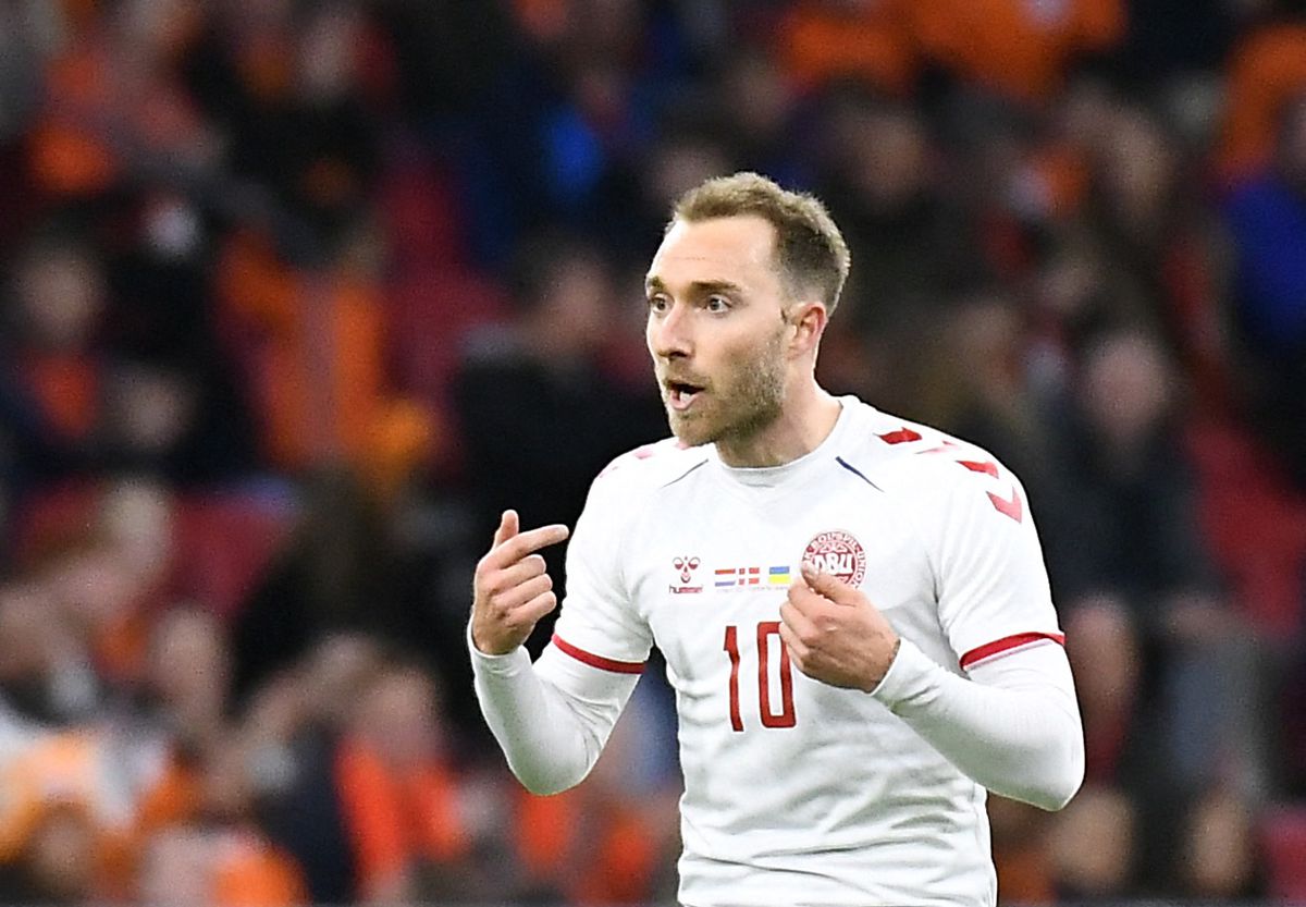 Denmark's Eriksen collapses again during international match - Ảnh 1.