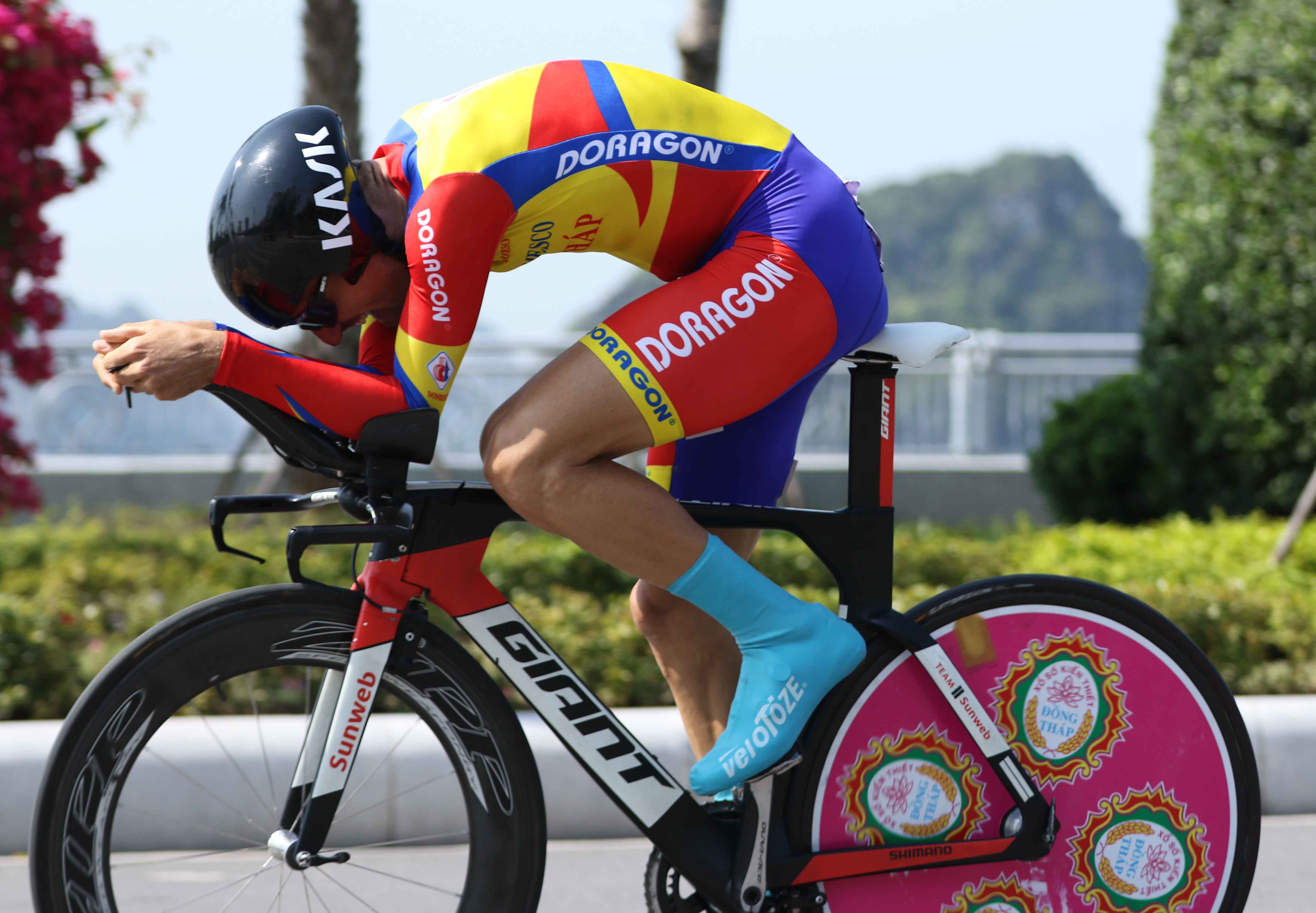 French cyclist Loic Desriac races in the opening stage of the 2022 Ho Chi Minh City TV (HTV) Cup tournament in Quang Ninh Province, Vietnam, April 5, 2022. Photo: T.P. / Tuoi Tre