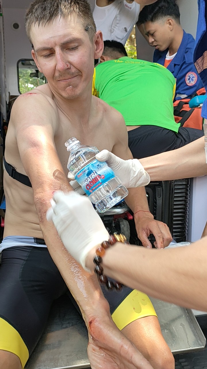 Iogr Frolov of Ho Chi Minh City-Vinama suffers scratches across his body following the accident, April 9, 2022. Photo: T.P. / Tuoi Tre
