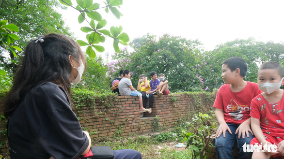 The fresh air in the suburbs is ideal for family trips during holidays. Photo: Ha Thanh / Tuoi Tre