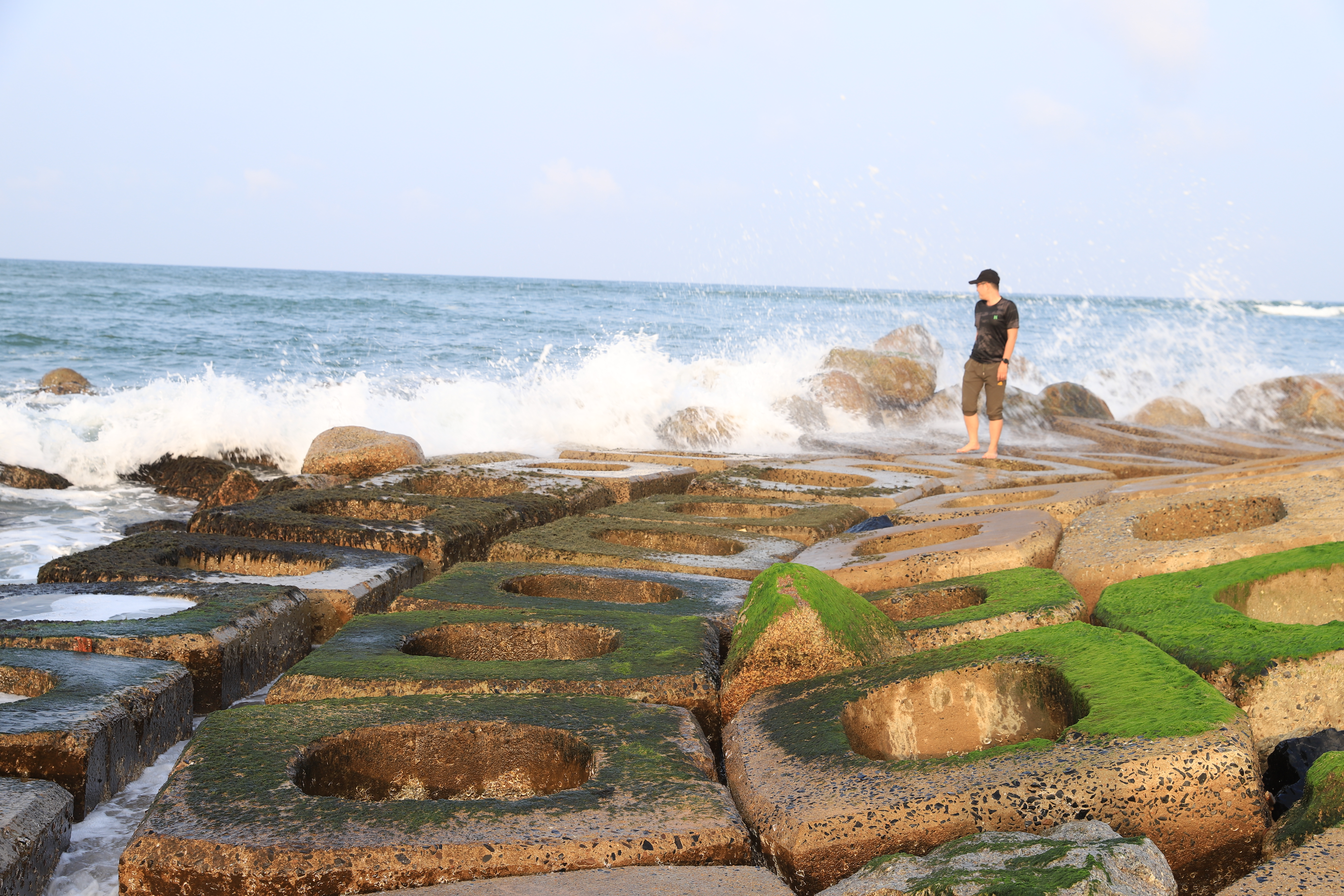 Xom Ro Breakwater at sunset. Photo: Vuong Anh