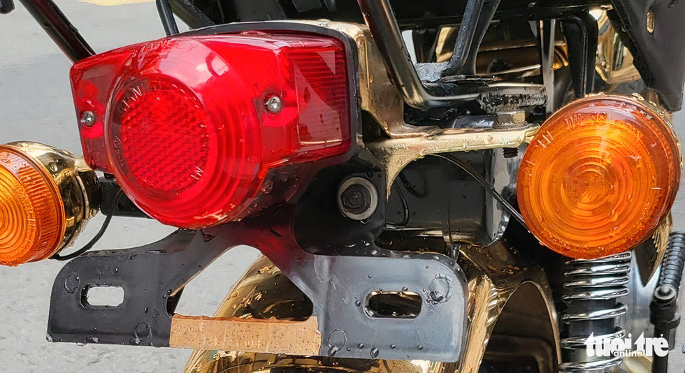 Classic tail-light. Photo: Cong Minh / Tuoi Tre