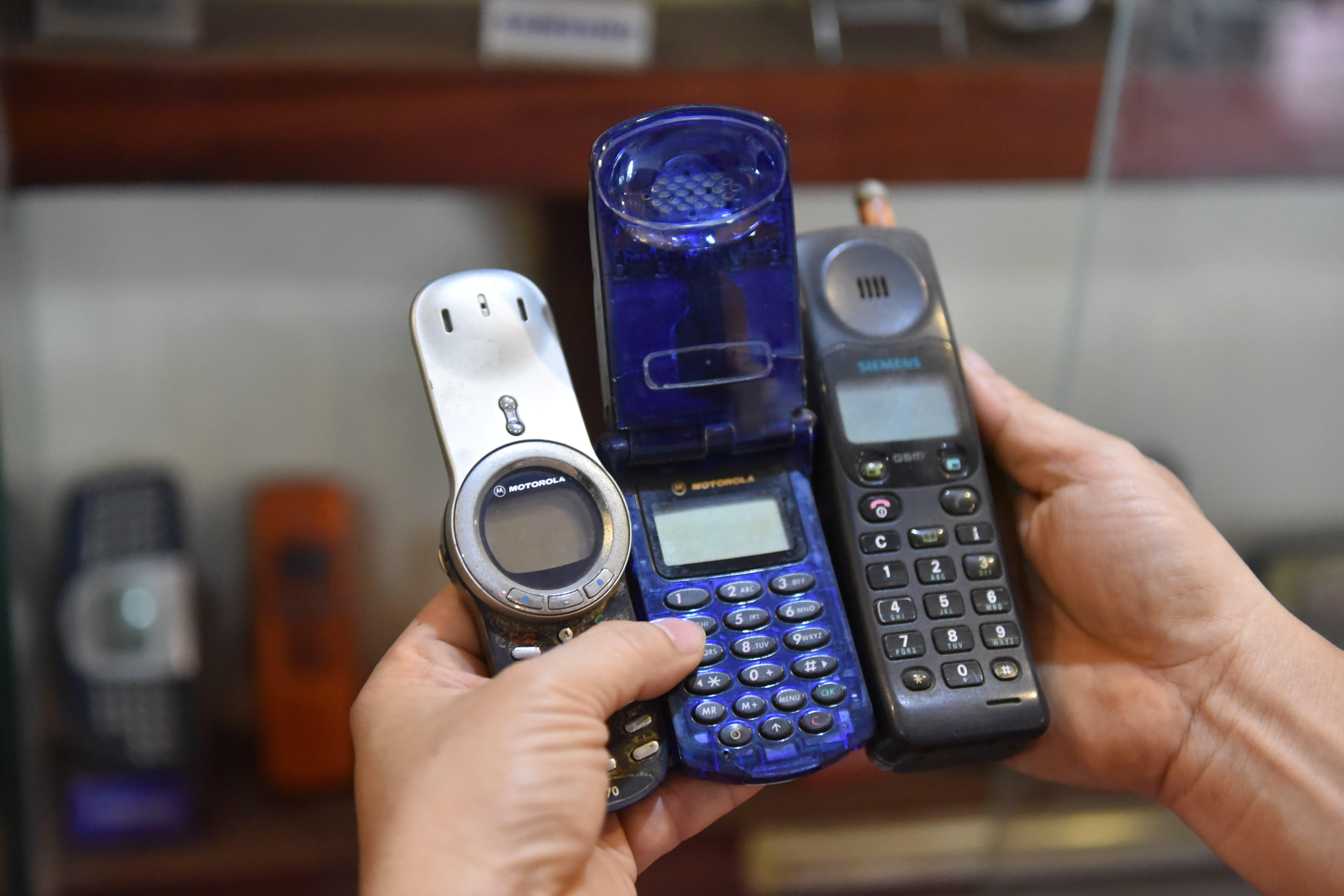 Old mobile phones have been collected over the years. Photo: Ngoc Phuong / Tuoi Tre News