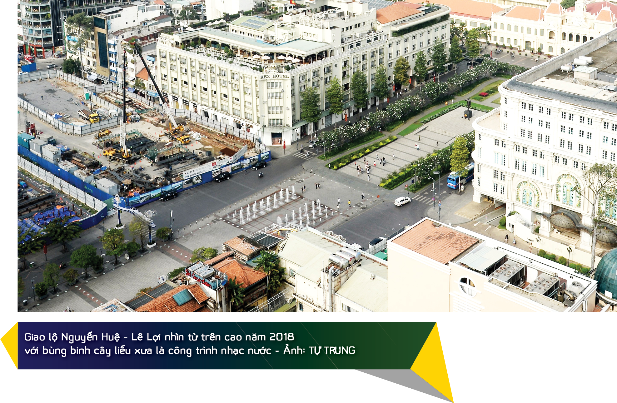A bird’s eye view of the Nguyen Hue – Le Loi junction, taken in 2018 when the Willow Roundabout was replaced with a water music display area. Photo: Tu Trung / Tuoi Tre