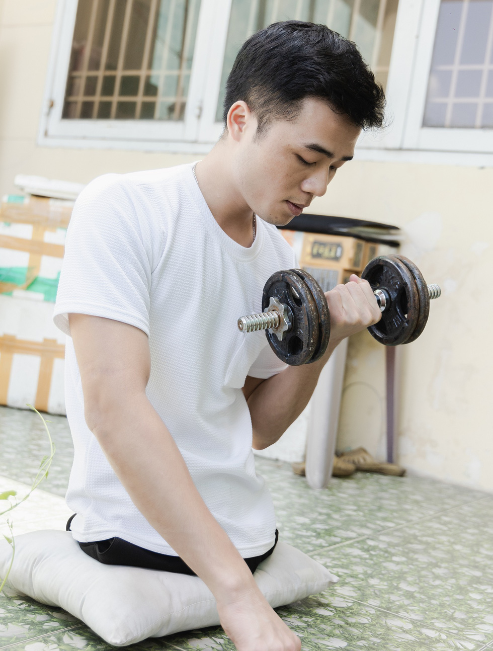 To Dinh Khanh excercises regularly to keep his mind and body healthy.