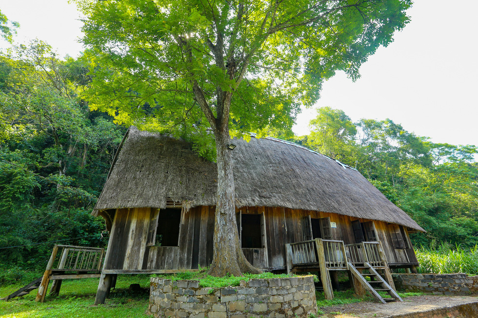 ‘Nha rong’ (stilt house), the unique architectural style of local people in Vietnam’s Central Highlands. Photo: Do Do / Tuoi Tre