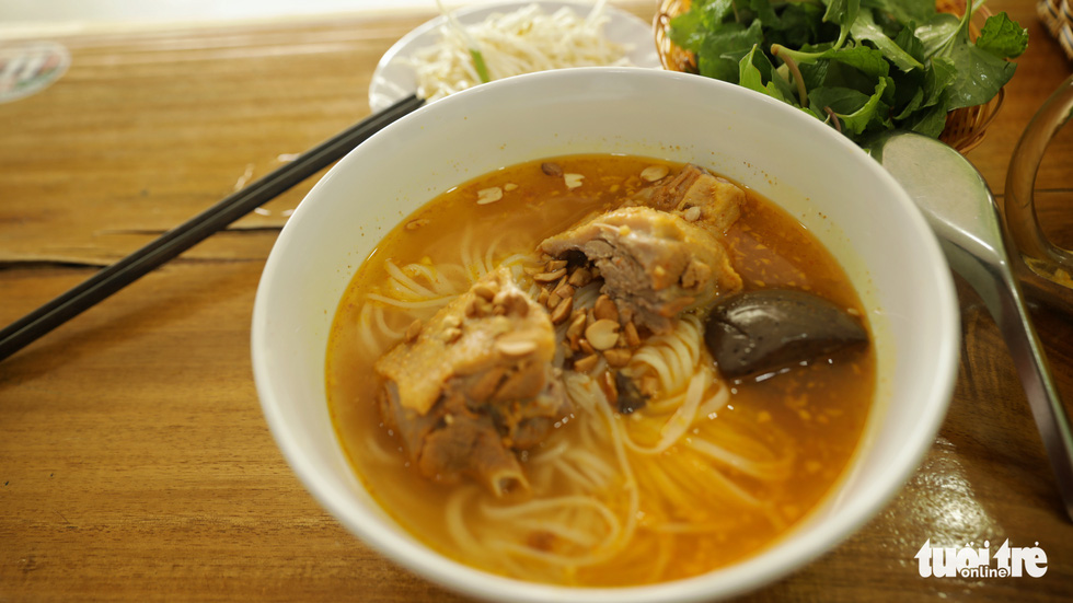 A bowl of ‘mi Quang vit’ (Quang noodles with duck meat) in Phan Thiet City, south-central Vietnam. Photo: Ha Manh / Tuoi Tre