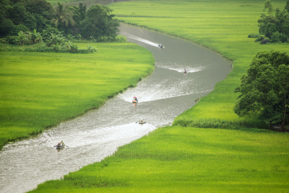 Boats carry vistors along Ngo Dong River in Ninh Binh Province, Vietnam. Photo: Bui Truong Chung / Tuoi Tre