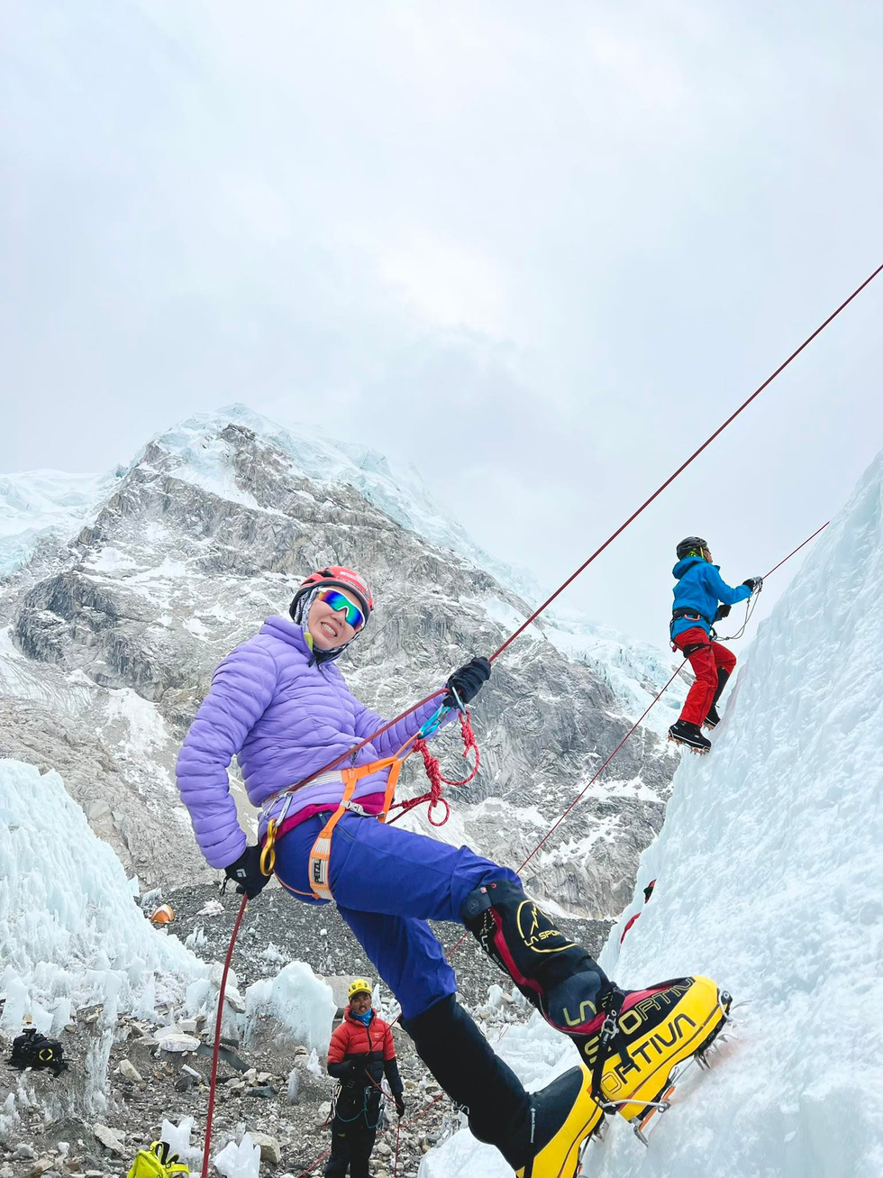 The Vietnamese woman puts on a happy smile as she tames the world’s highest mountain.