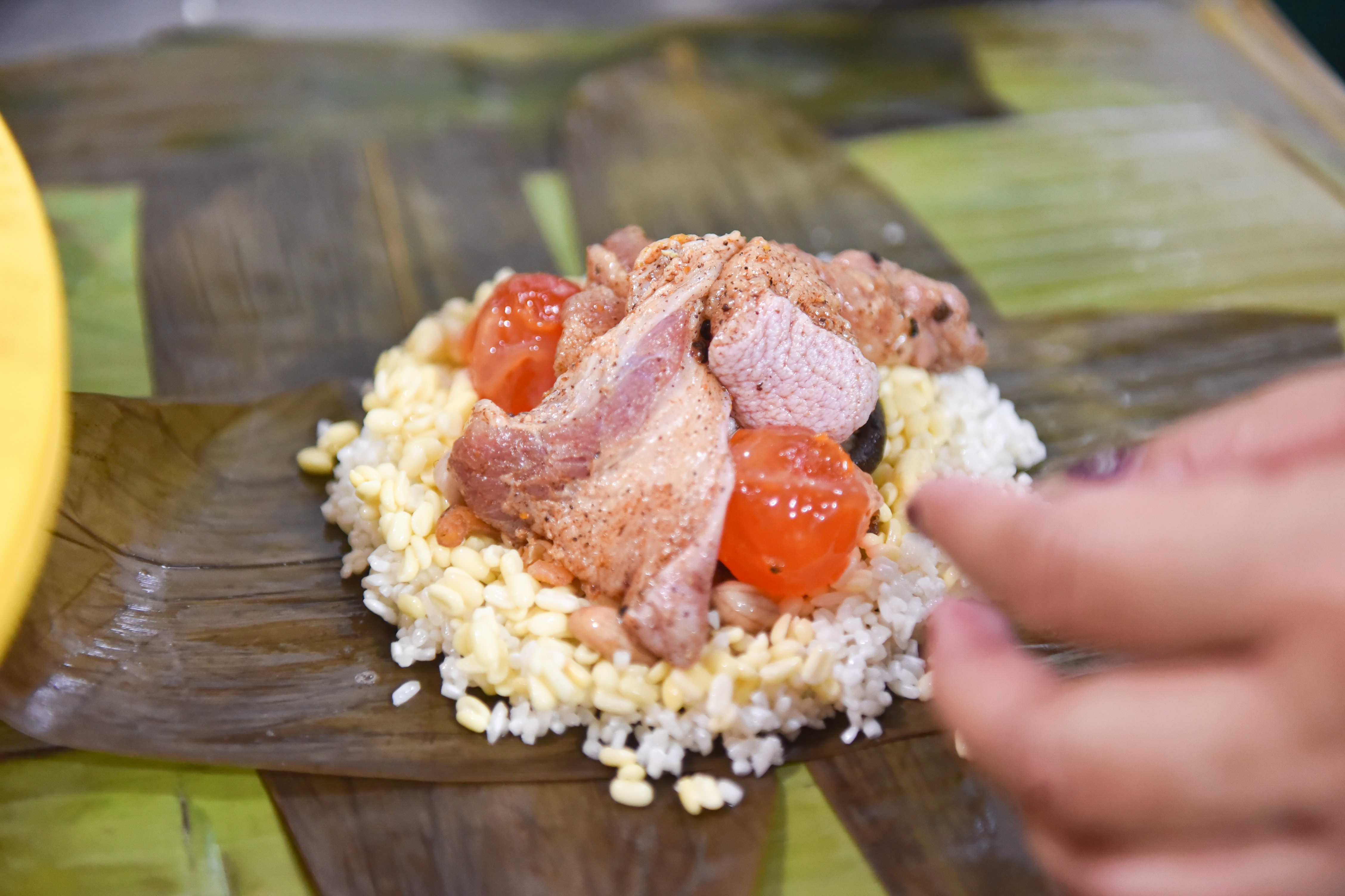 The fillings for zongzi include glutinous rice, pork, salted egg, mushroom. Photo: Ngoc Phuong / Tuoi Tre News