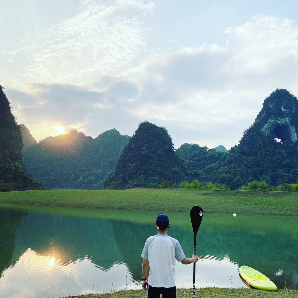A tourist poses at Thang Hen Lake Complex in Cao Bang Province, northern Vietnam. Photo: Ly Dao Huy / Tuoi Tre