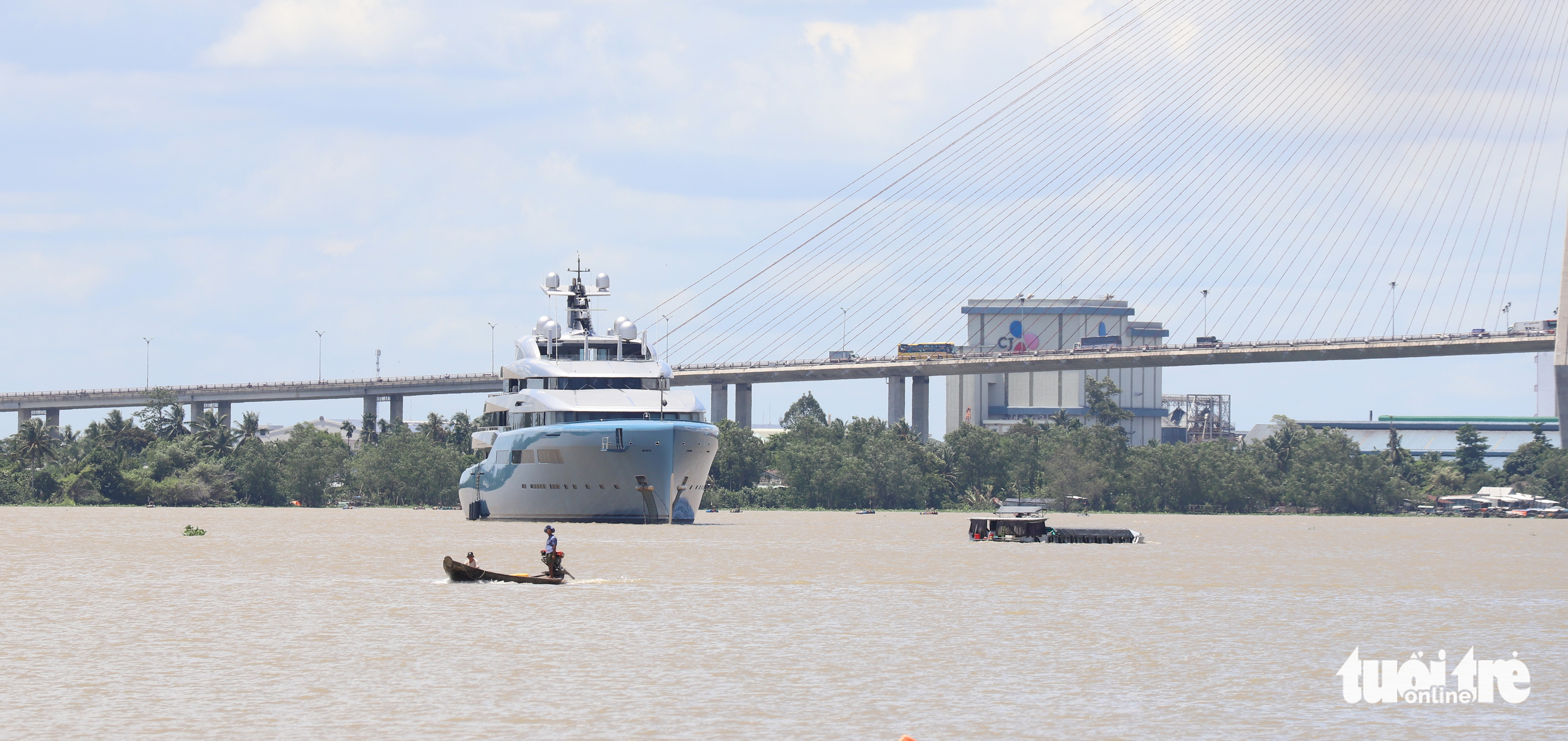 Superyacht Aviva of British billionaire Joe Lewis is anchored in the Hau River area near the Can Tho Bridge in Can Tho City, Vietnam, June 5, 2022. Photo: Chi Quoc / Tuoi Tre