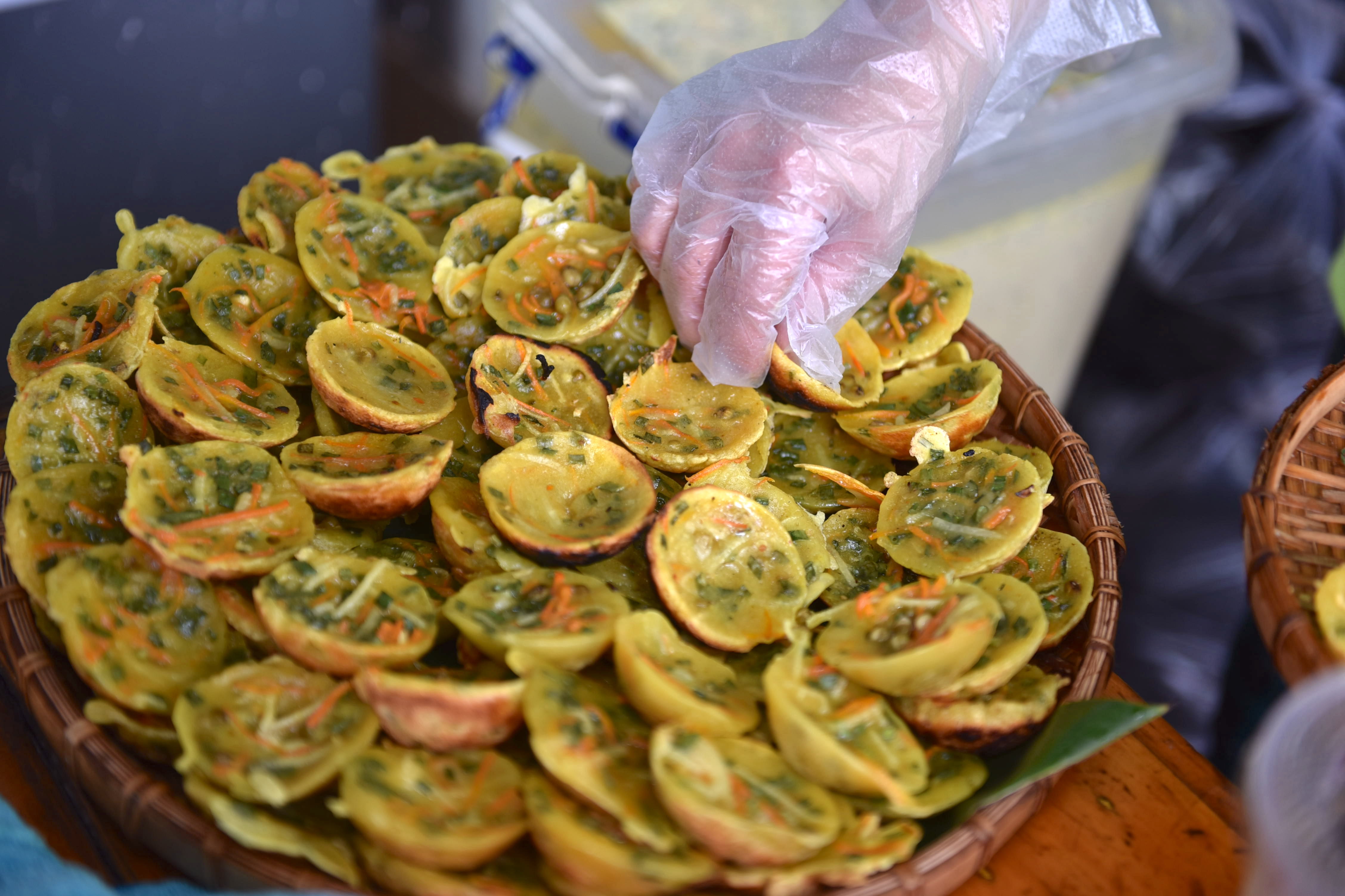 Vegan ‘banh khot’ (Vietnamese mini pancakes) are served at Man Tu Vegan at 201 Nguyen Thi Minh Khai, District 1, Ho Chi Minh City. Photo: Ngoc Phuong / Tuoi Tre News