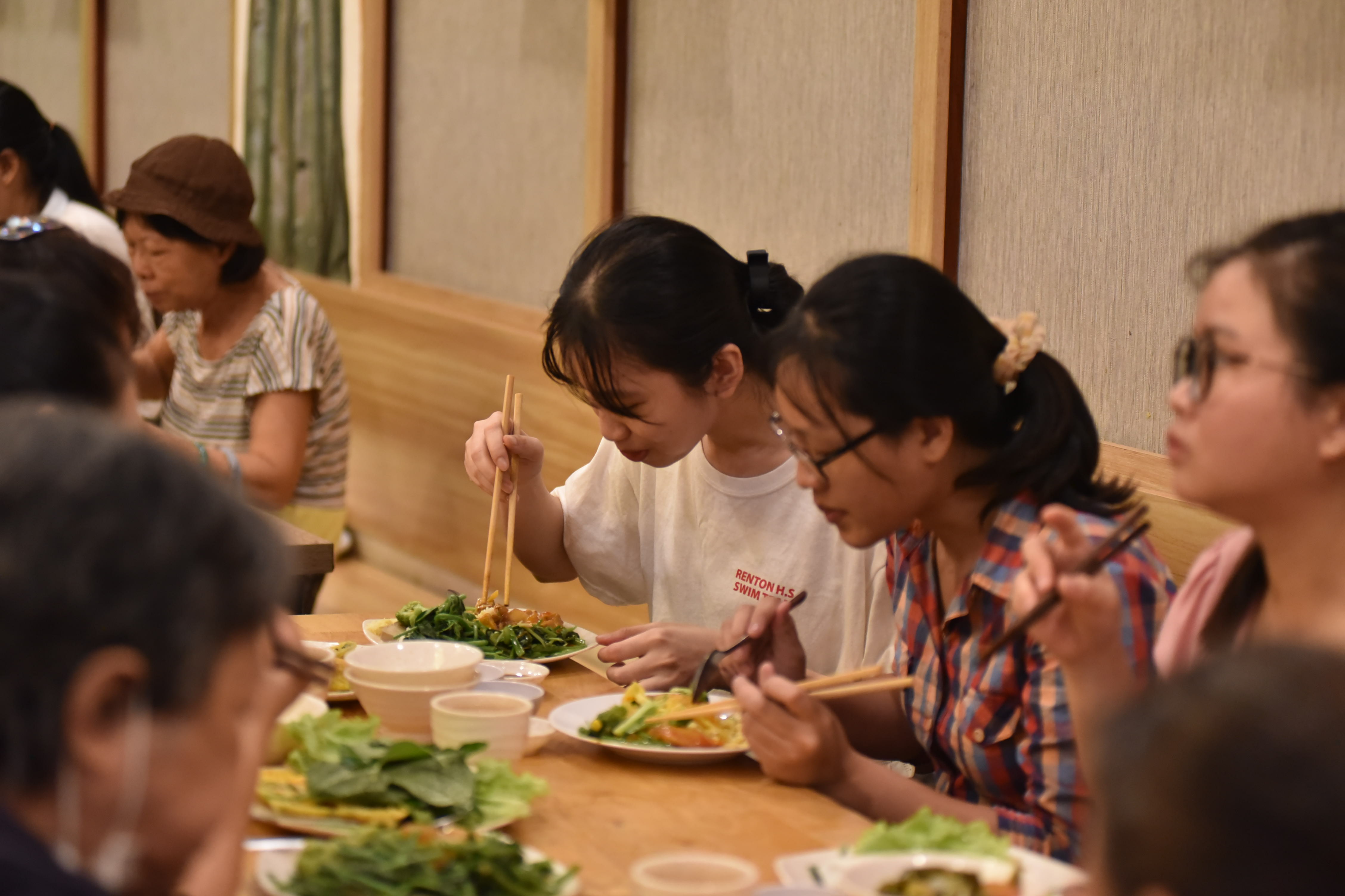 Diners enjoy food at Man Tu Vegan at 201 Nguyen Thi Minh Khai, District 1, Ho Chi Minh City. Photo: Ngoc Phuong / Tuoi Tre News