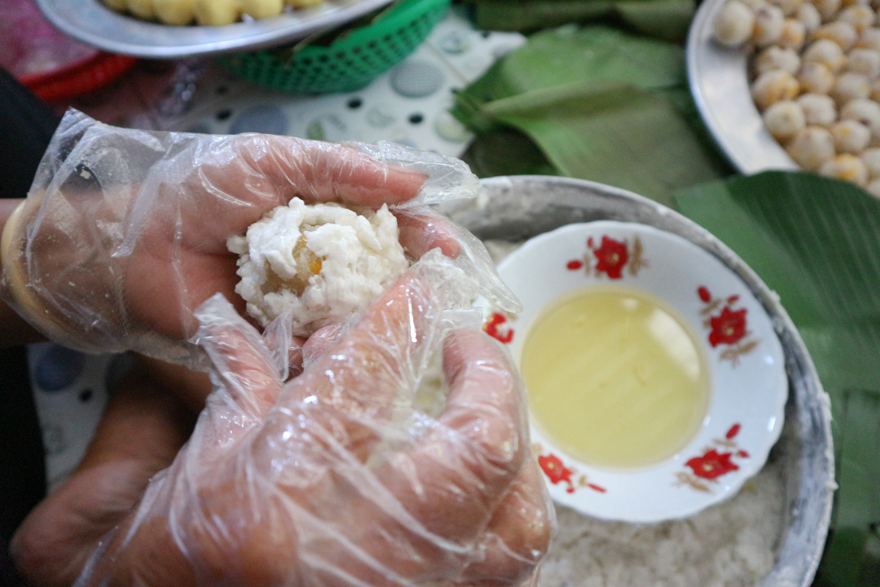 Filling is wrapped in glutinous rice. Photo: Ngoc Phuong / Tuoi Tre News