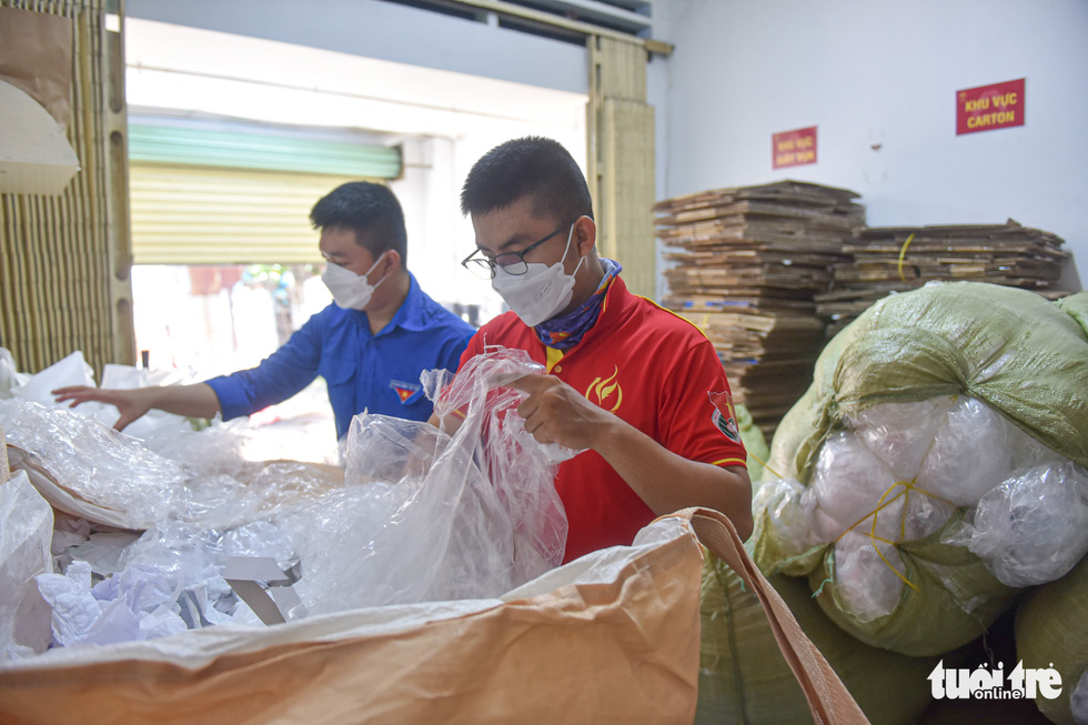 A green station in Alley 370, Lac Long Quan Street, District 11, Ho Chi Minh City. Nguyen Van Tien is developing green stations, which will replace traditional scrap collection points. At the stations, recyclable waste will be classified.