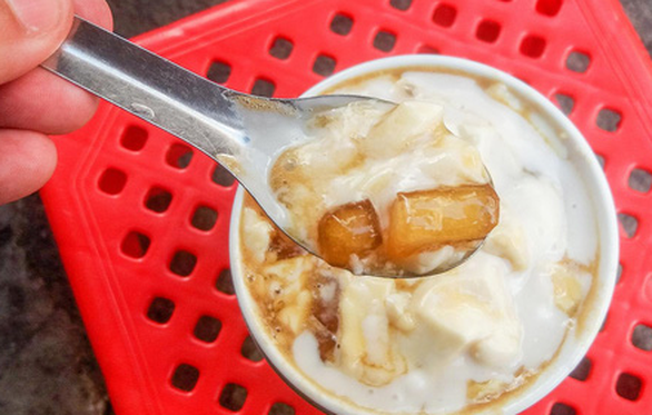 A small bowl of 'tau hu' topped with tapioca pearls and ginger syrup. Photo: Minh Duc / Tuoi Tre