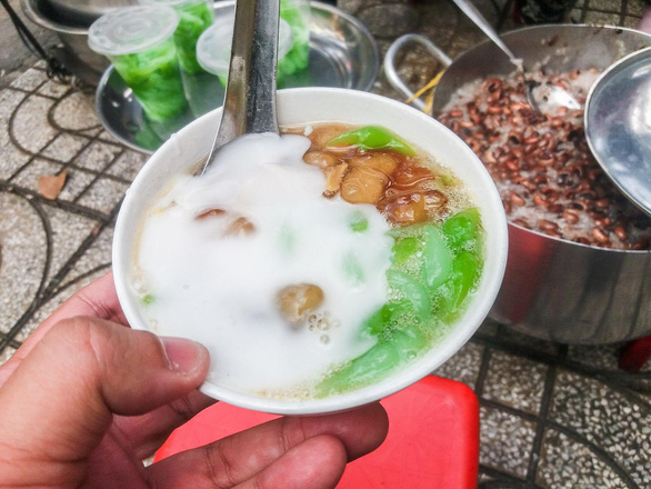 A small bowl of 'tau hu' topped with tapioca pearls, ginger syrup, sweet rice pasta, and coconut milk. Photo: Minh Duc / Tuoi Tre