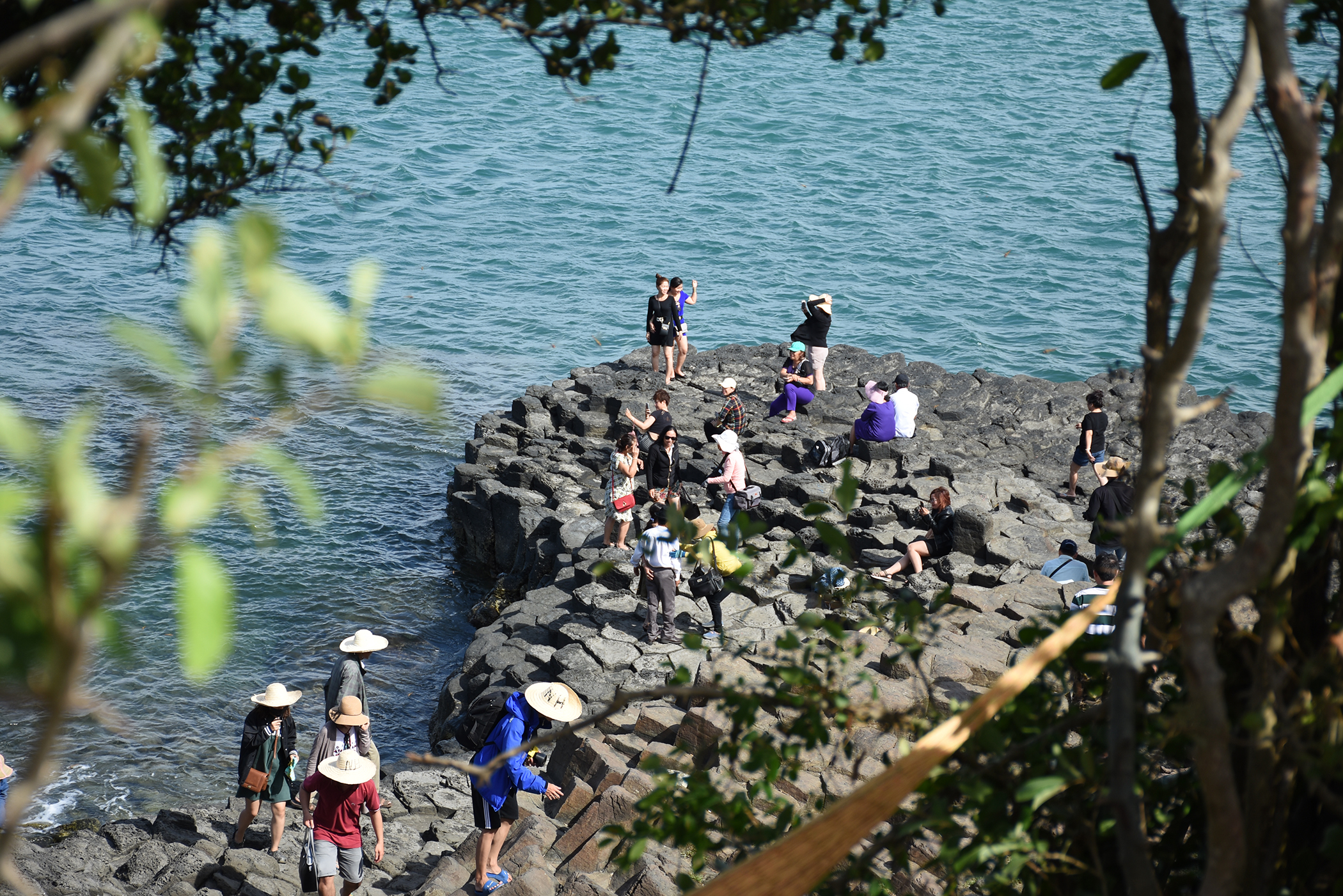 Tourists visit Ganh Da Dia in Phu Yen Province, Vietnam. Photo: Duy Thanh / Tuoi Tre