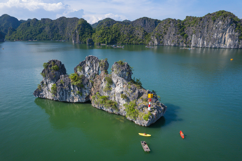 A panorama view of Hon Duc Cai (Male-Female Islet) in Lan Ha Bay, Hai Phong City, northern Vietnam. Photo: Ngo Tran Hai An / Tuoi Tre