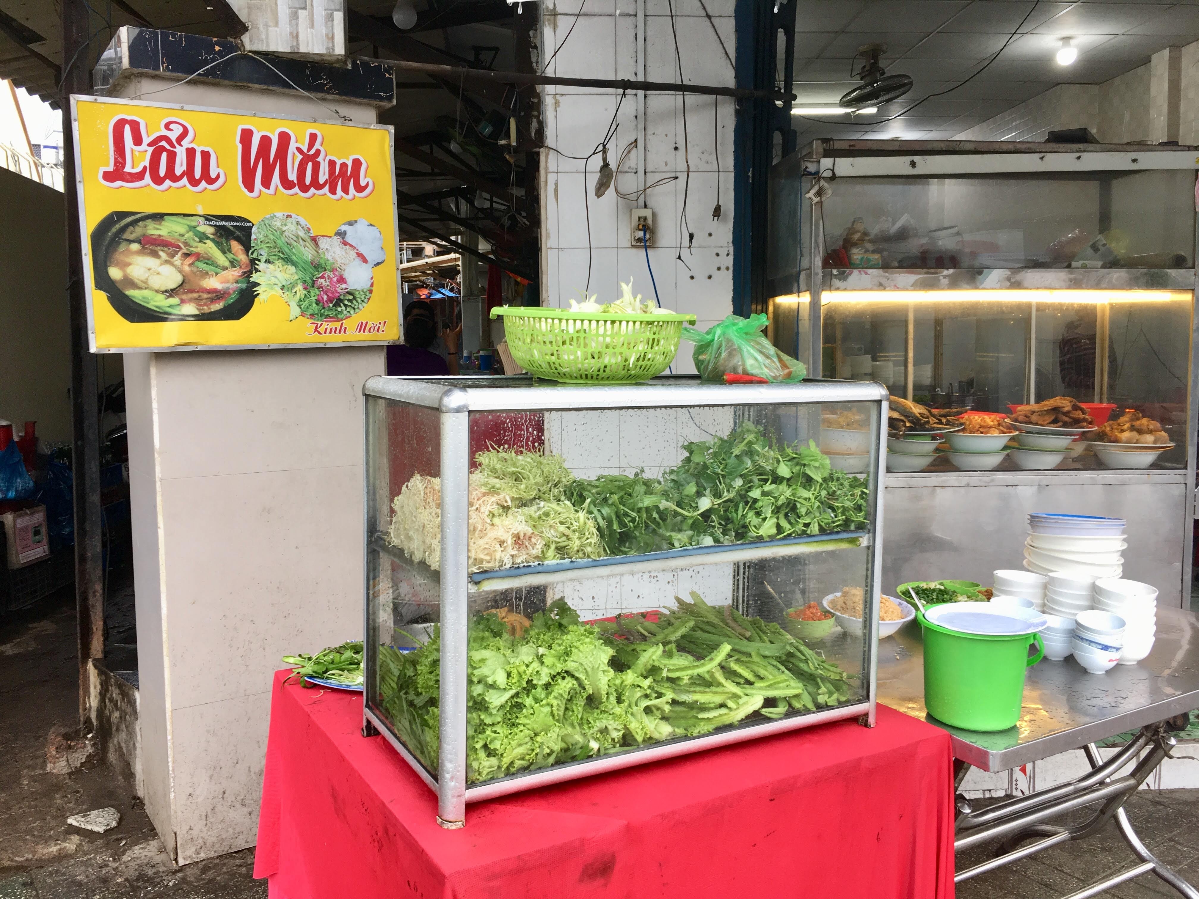 A stall sells 'lau mam' (hotpot cooked from fermented fish paste) in My Tho City, Tien Giang Province, Vietnam. Photo: Dong Nguyen / Tuoi Tre News