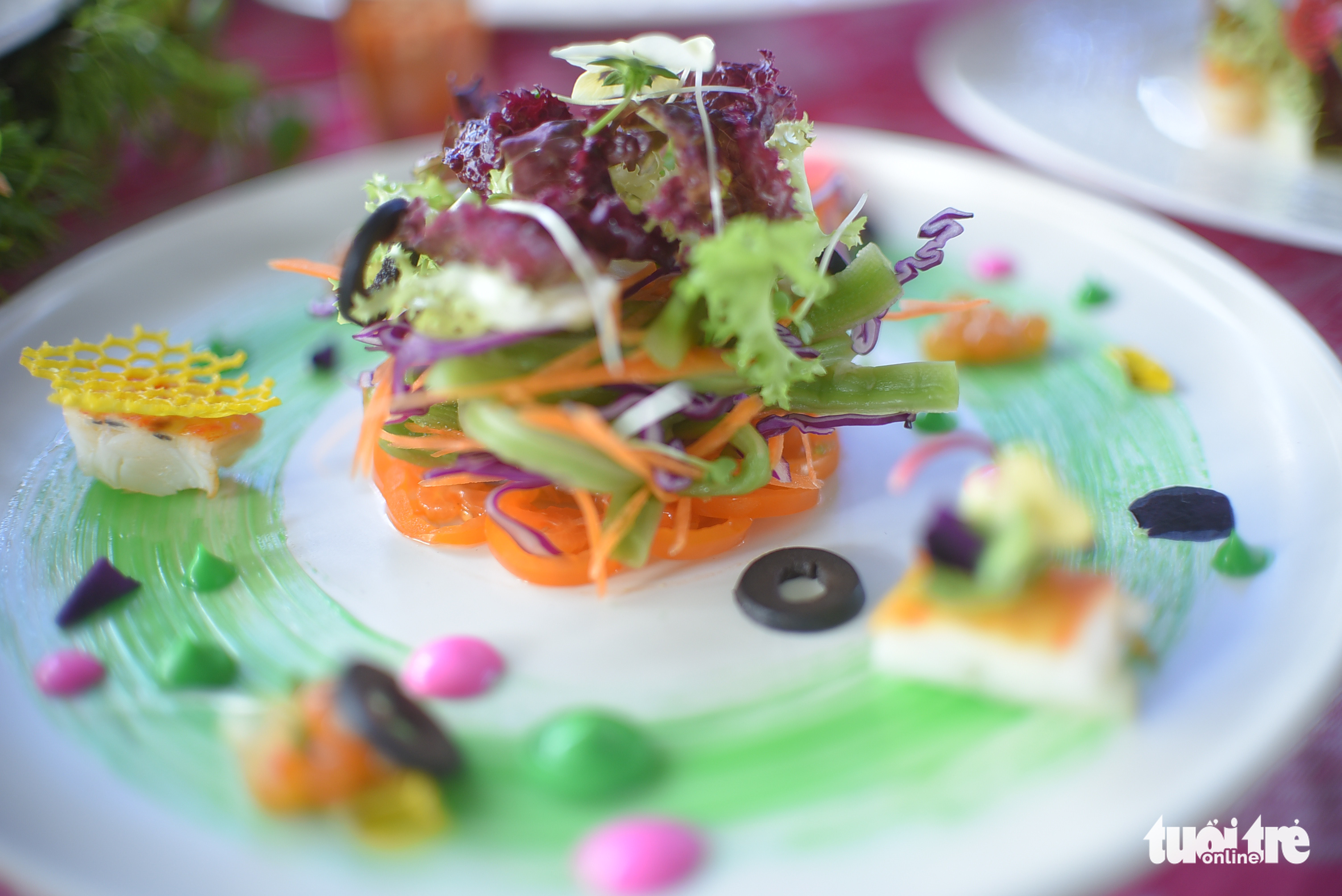 A lobster salad at a culinary contest in Phu Yen Province, Vietnam, July 31, 2022. Photo: Lam Thien / Tuoi Tre