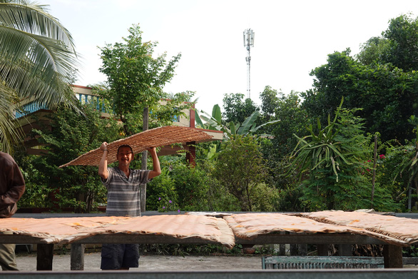 After being steamed, the sheets are dried in the sun. Photo: T.Luy / Tuoi Tre