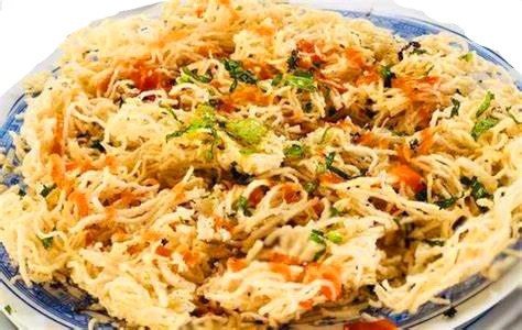 'Pizza hu tieu' is made by Sau Hoai and his family. Photo: CTV