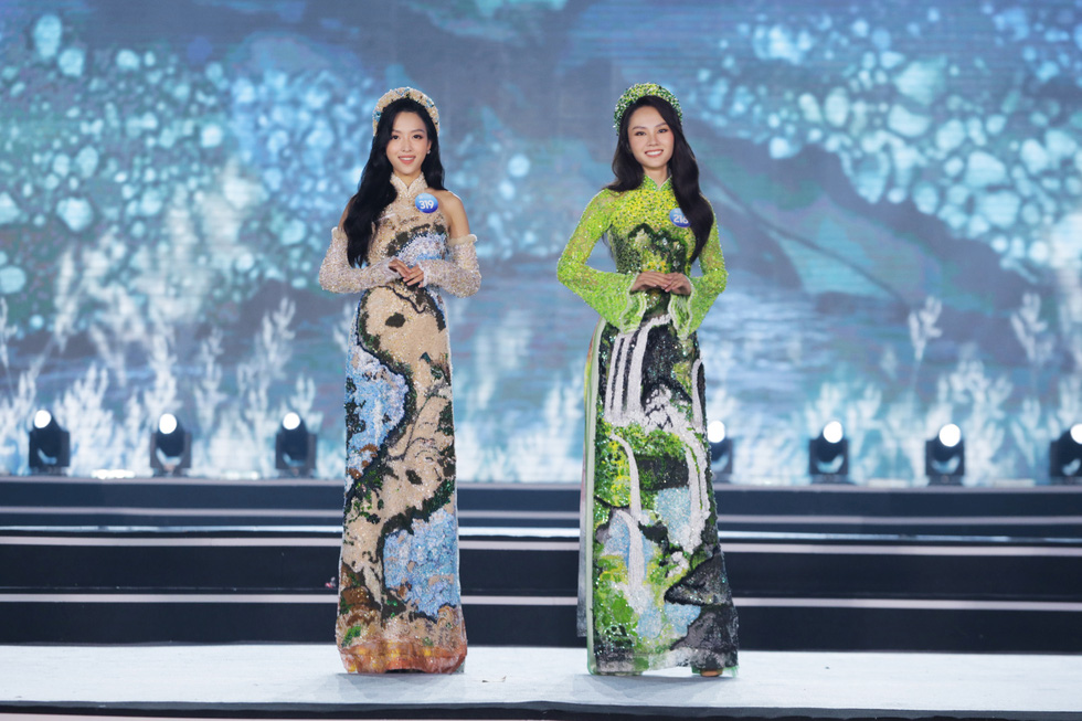 Contestants of Miss World Vietnam 2022 during the Vietnamese traditional 'ao dai' performance. Photo: Hoai Phuong / Tuoi Tre