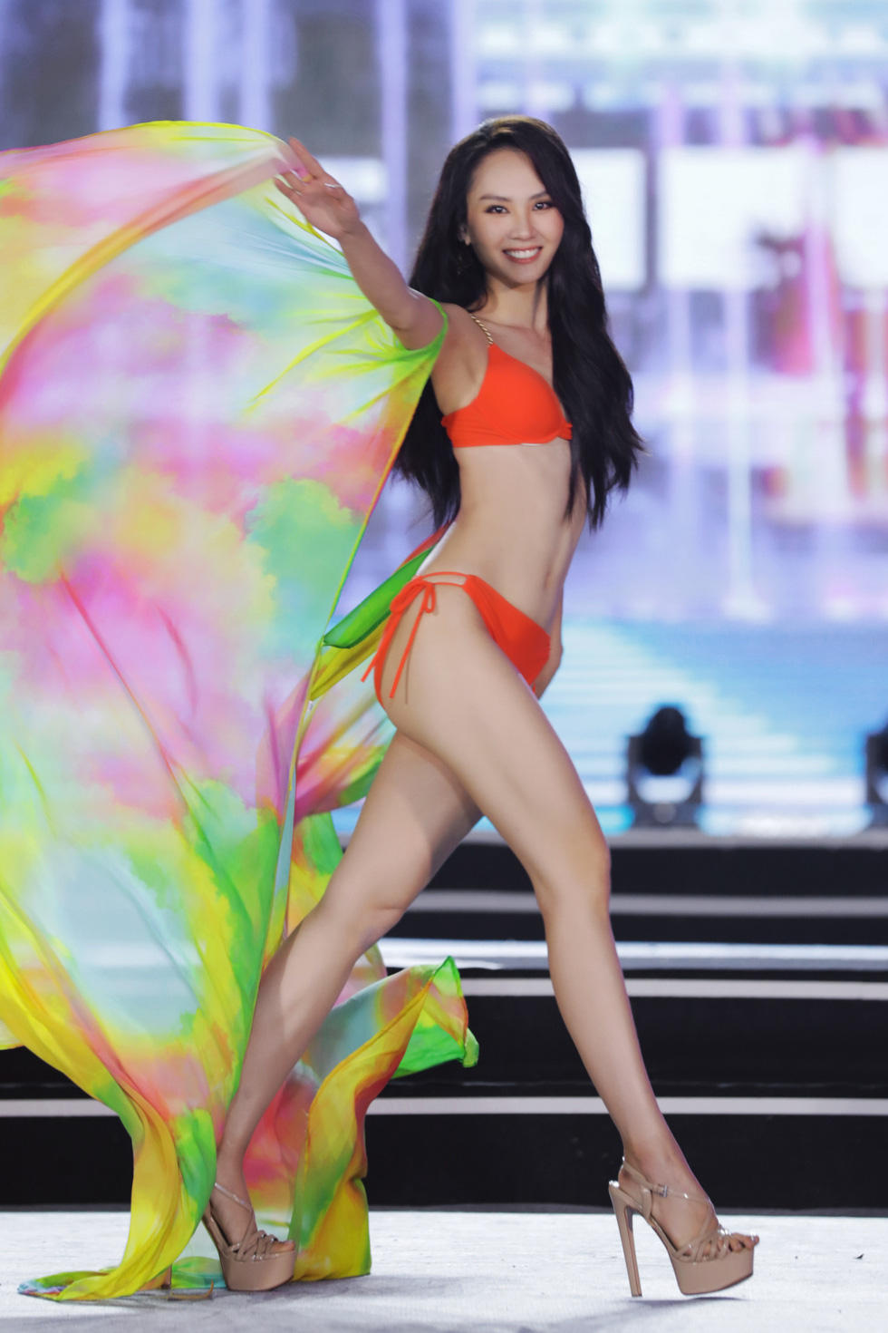 Huynh Nguyen Mai Phuong in her swimsuit during the swimsuit performance of Miss World Vietnam 2022. Photo: Hoai Phuong / Tuoi Tre