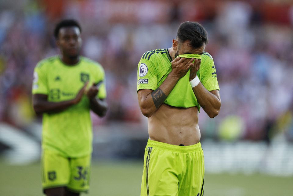 Soccer Football - Premier League - Brentford v Manchester United - Brentford Community Stadium, London, Britain - August 13, 2022 Manchester United's Bruno Fernandes looks dejected after the match. Photo: Action Images via Reuters